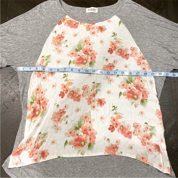 🌻3/$20 Sugar Free Red and White Floral Chiffon Raglan Short Sleeve Tee, Size L - Picture 6 of 9